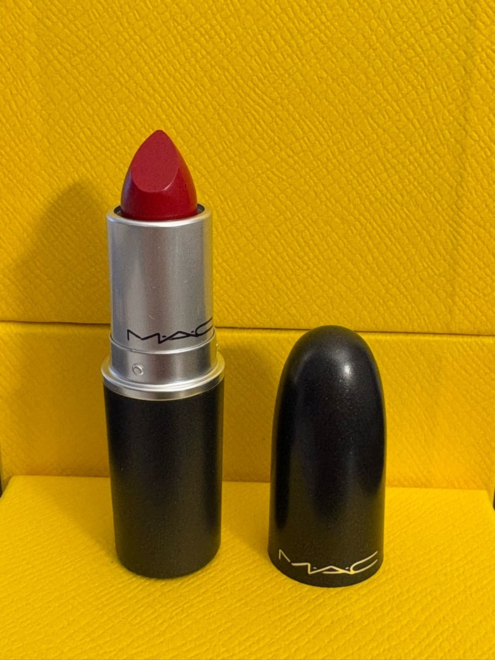 VINTAGE DISCONTINUED LIMITED EDITION MAC Cosmetics Amplified Lipstick-Liza Red